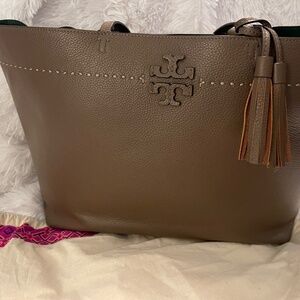 TORY BURCH MCGRAW TOTE SILVER MAPLE/MACHALATE